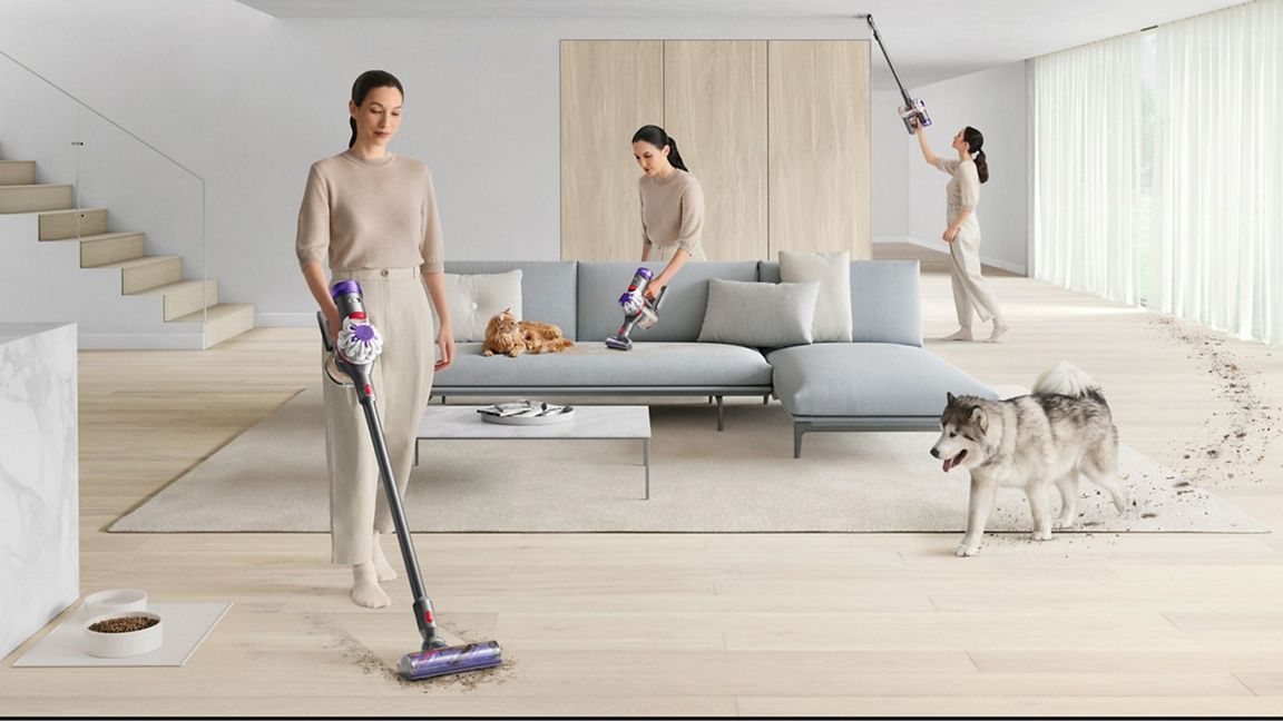 Dyson V8ADVANCED-24 Vacuum Cleaner - Silver/Nickel thumbnail image